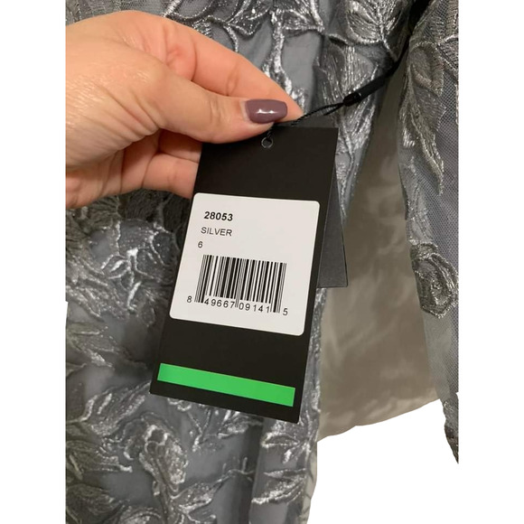 La femme Floral Embroidered Mesh A-Line Gown Silver Size 6 NWT $588 #28053 - Picture 5 of 8